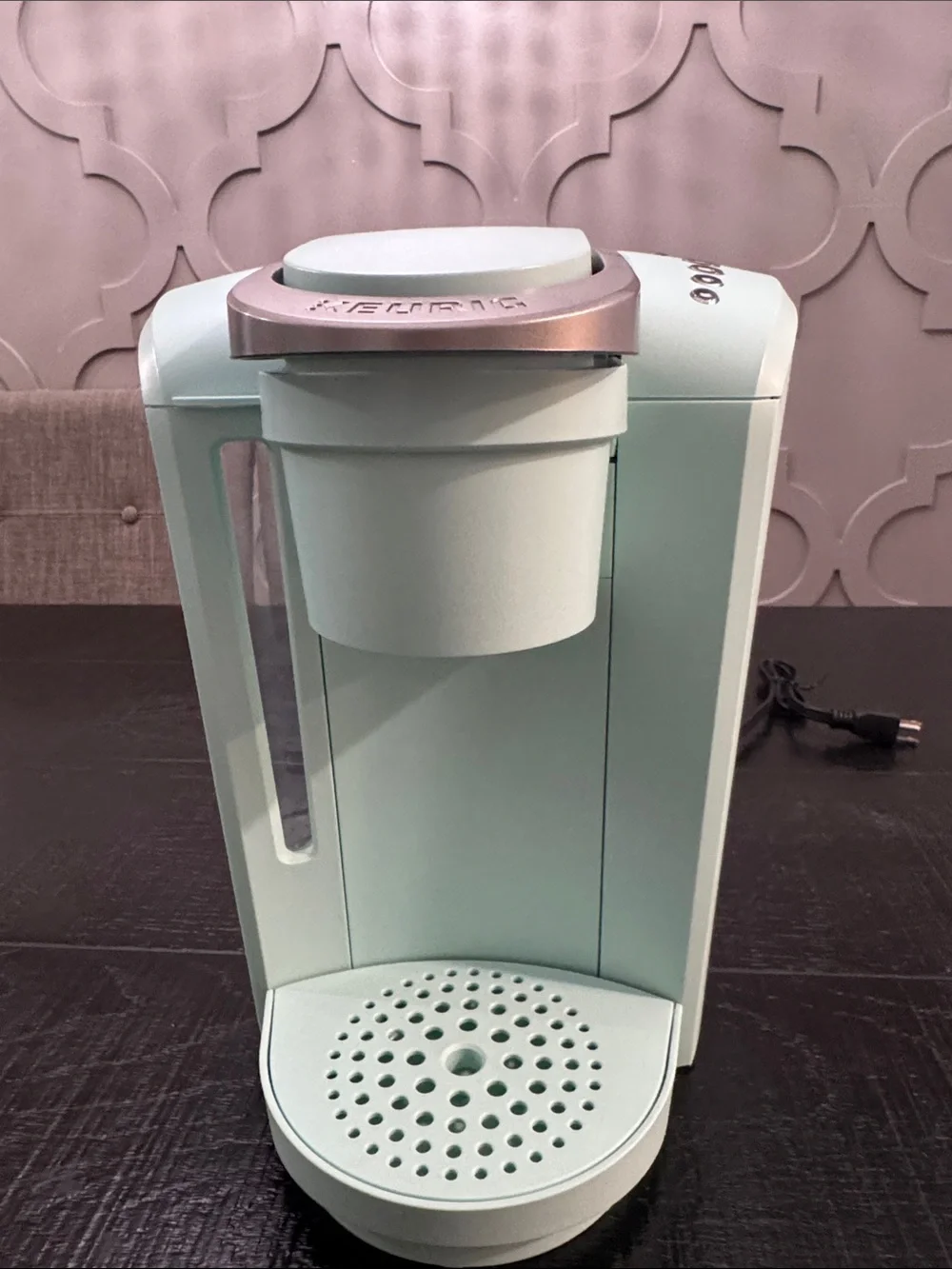 Keurig K Select serve K Cup Pod Coffee Maker Oasis with silver accents